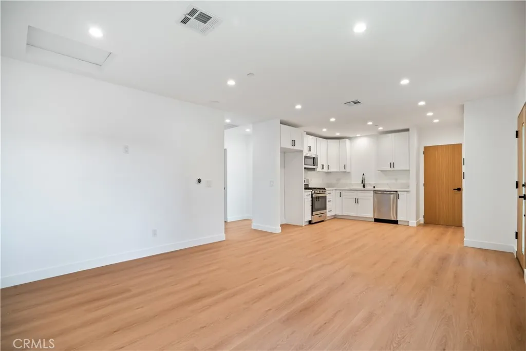 Additional image 15 of 6935 Jellico Avenue, Lake Balboa, CA 91406