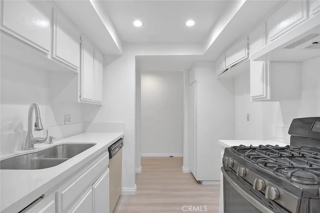 Additional image 17 of 460 Oak Street Unit 201, Glendale, CA 91204