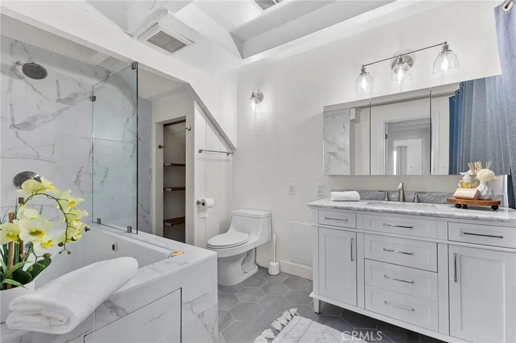 Additional image 27 of 941 W Hawthorn St Unit 9, San Diego, CA 92101