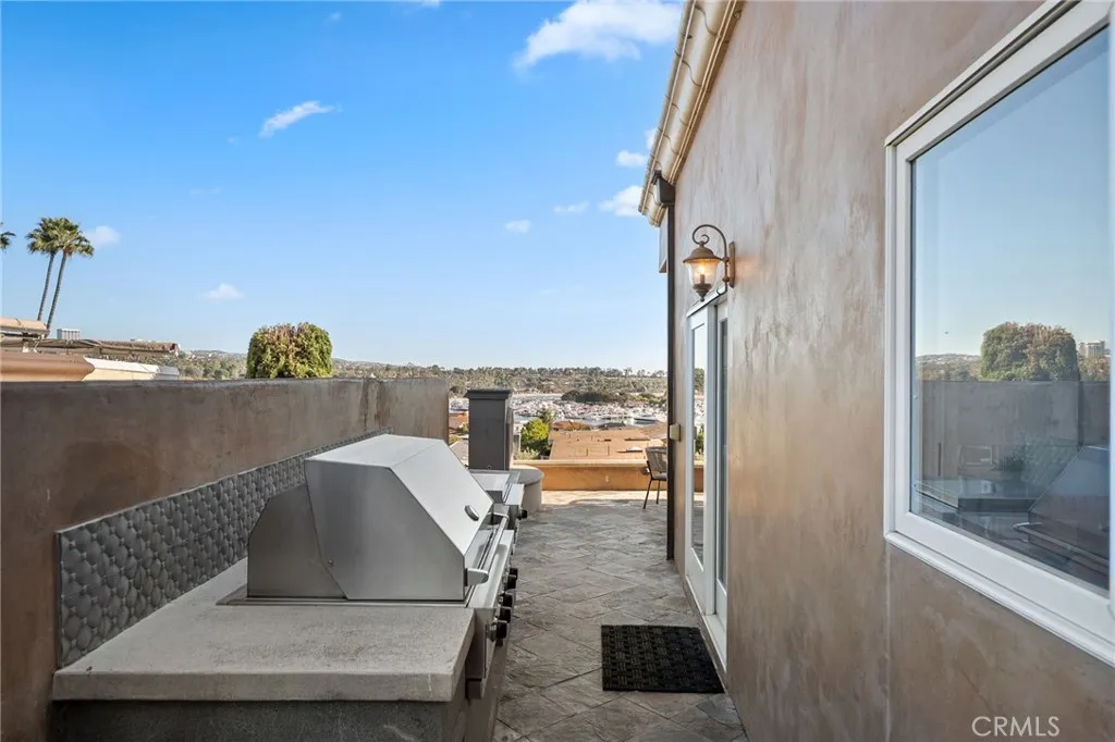 1038 Santiago Drive, Newport Beach, CA 92660