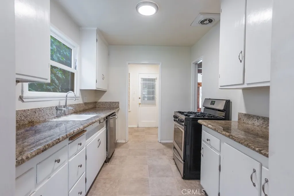 Additional image 115 of 12500 Martha St, Valley Village, CA 91607