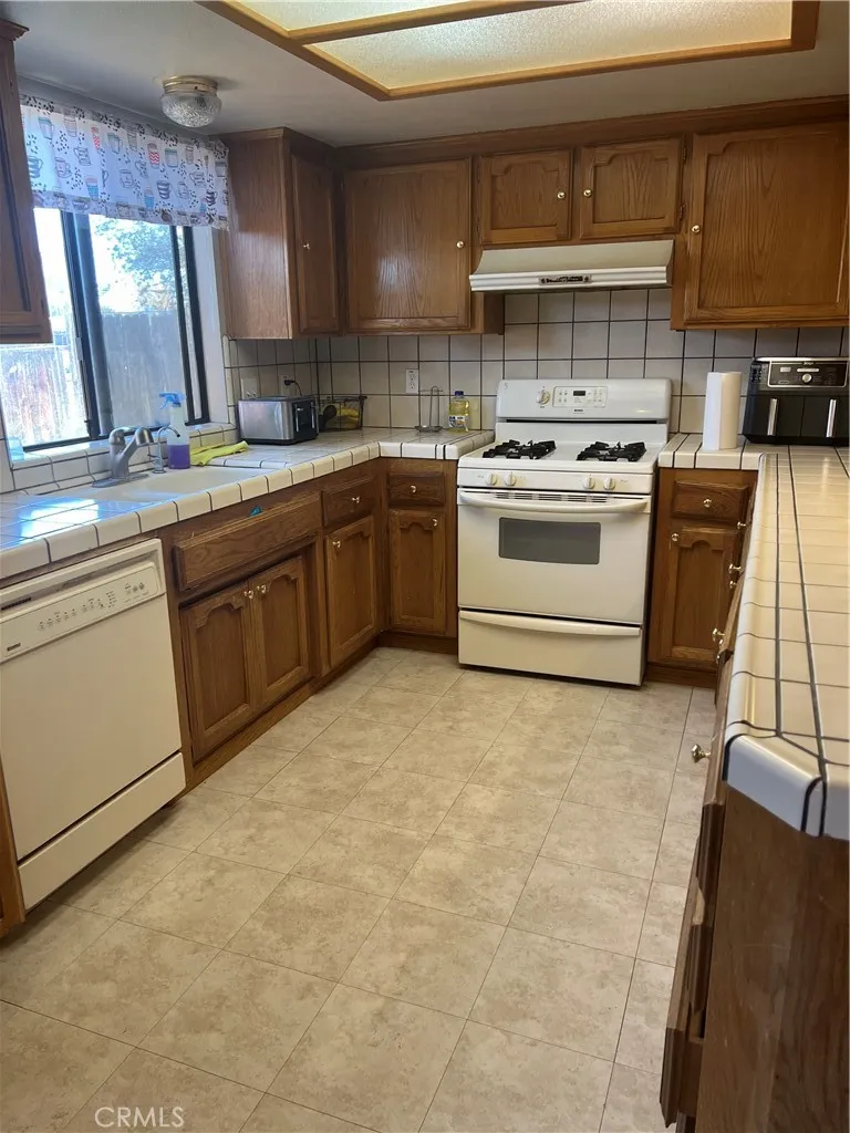 Additional image 37 of 8873 Holly Ave, California City, CA 93505