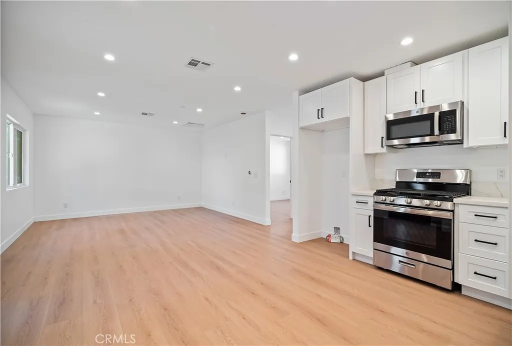 Additional image 91 of 6935 Jellico Avenue, Lake Balboa, CA 91406