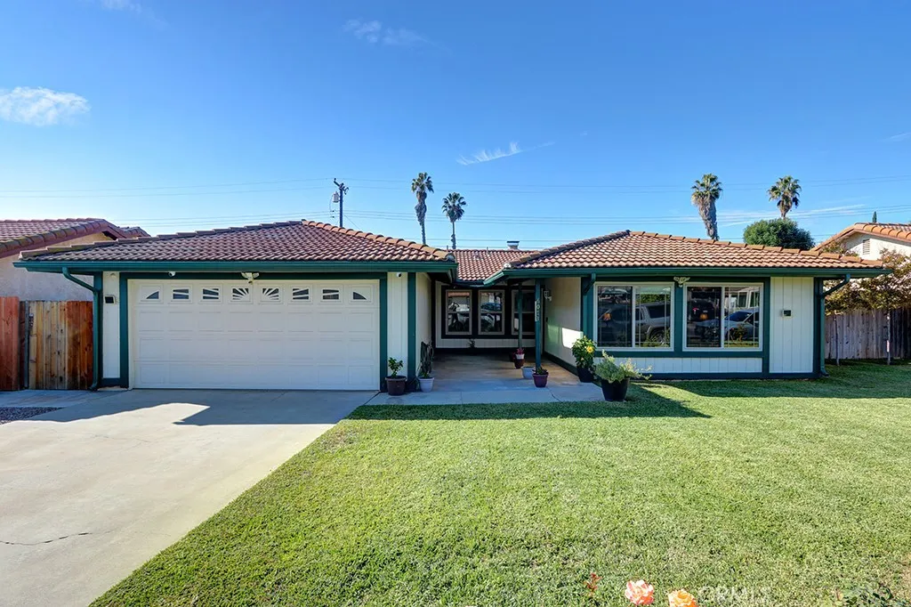 6073 Scheelite St, Jurupa Valley, CA 92509