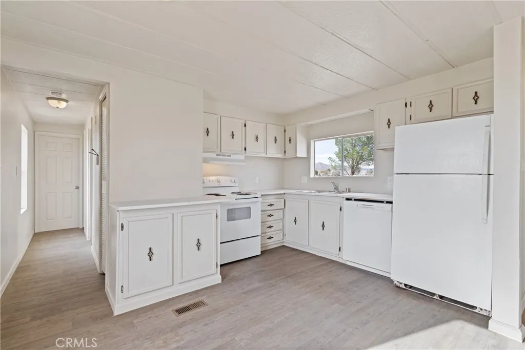 Additional image 30 of 6173 Holiday Ave, Rosamond, CA 93560