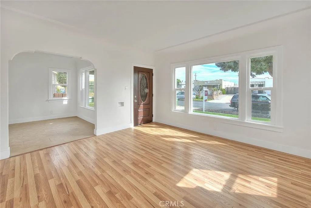 Additional image 17 of 547 W 106th St, Los Angeles, CA 90044