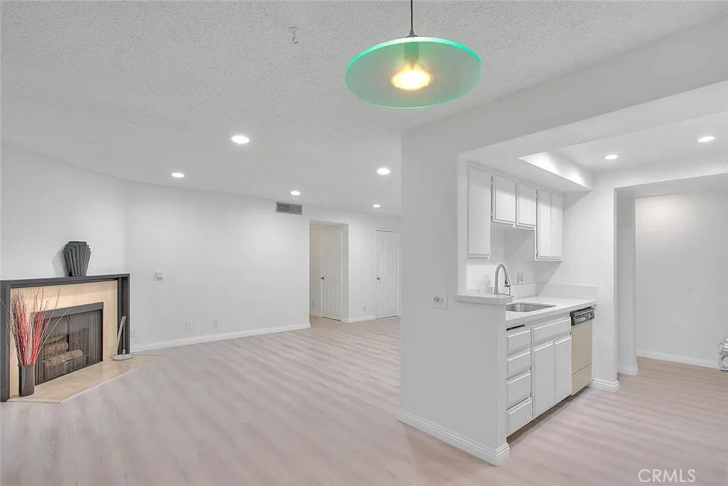 Additional image 12 of 460 Oak Street Unit 201, Glendale, CA 91204