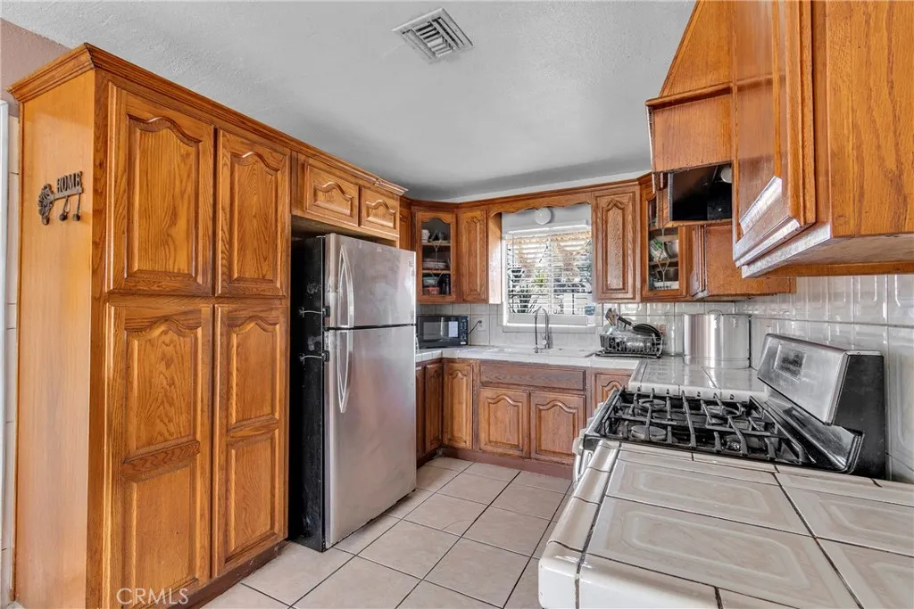 Additional image 9 of 2596 Trudy Pl, Pomona, CA 91766