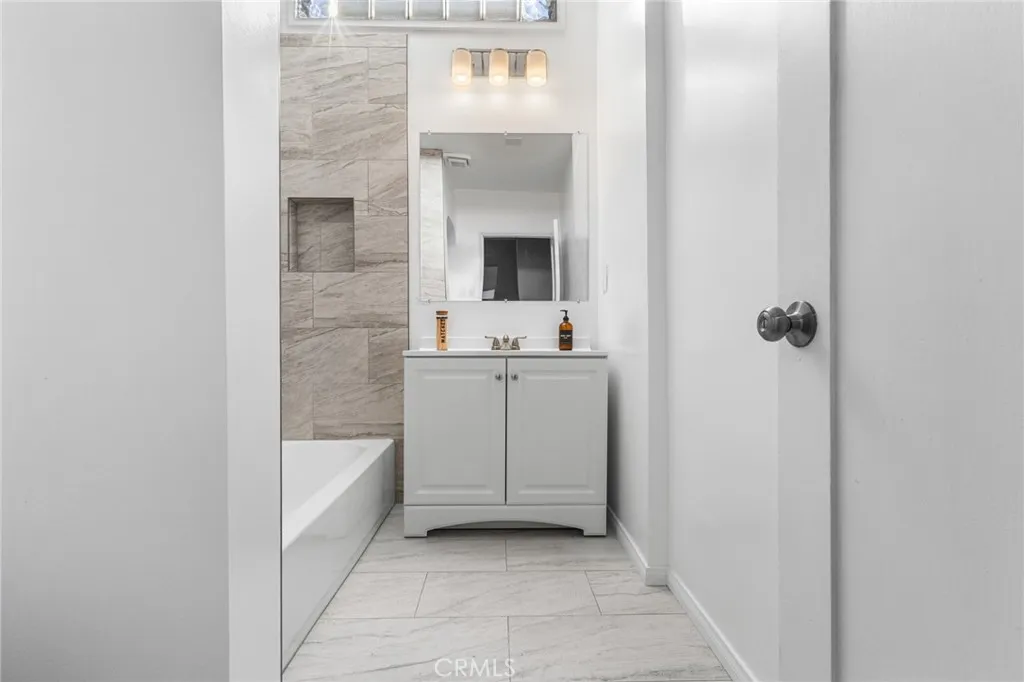 Additional image 37 of 2056 W 70th St, Los Angeles, CA 90047