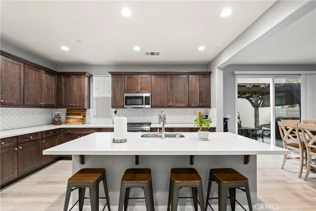 Additional image 4 of 692 S Brampton Ave, Rialto, CA 92376