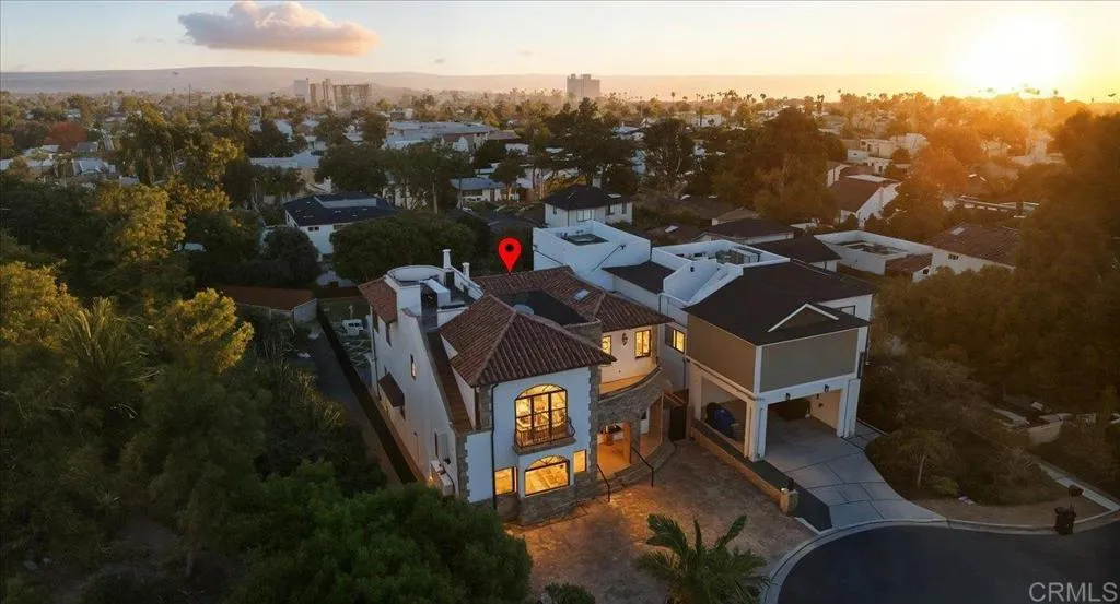 1045 Van Nuys Street, San Diego, CA 92109