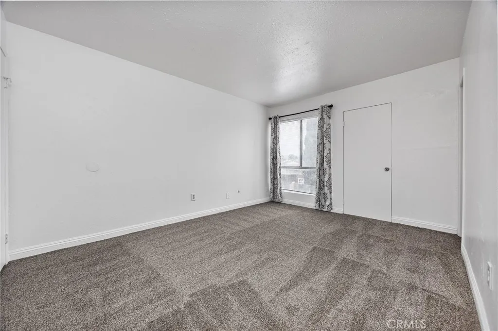 Additional image 50 of 5908 Almendra Court Unit C, Bakersfield, CA 93309