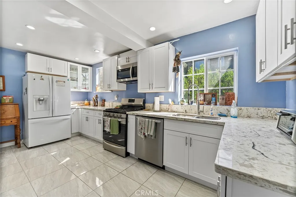 Additional image 39 of 2042 Rome Dr, Los Angeles, CA 90065