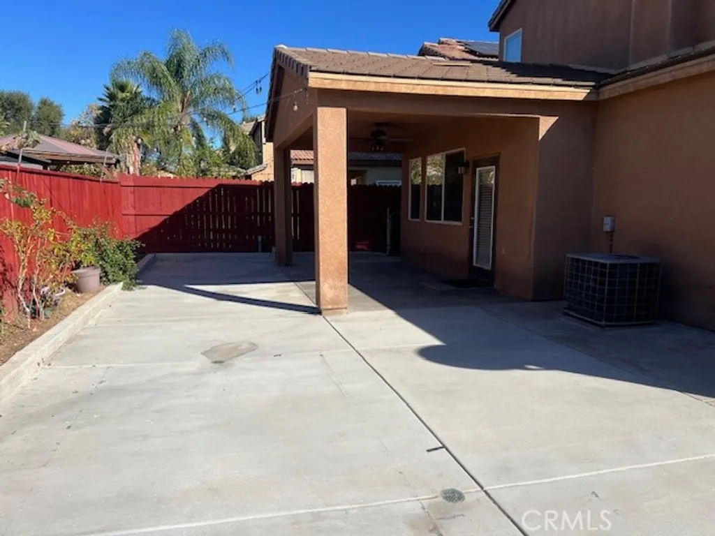 3762 Segovia Dr, Perris, CA 92571