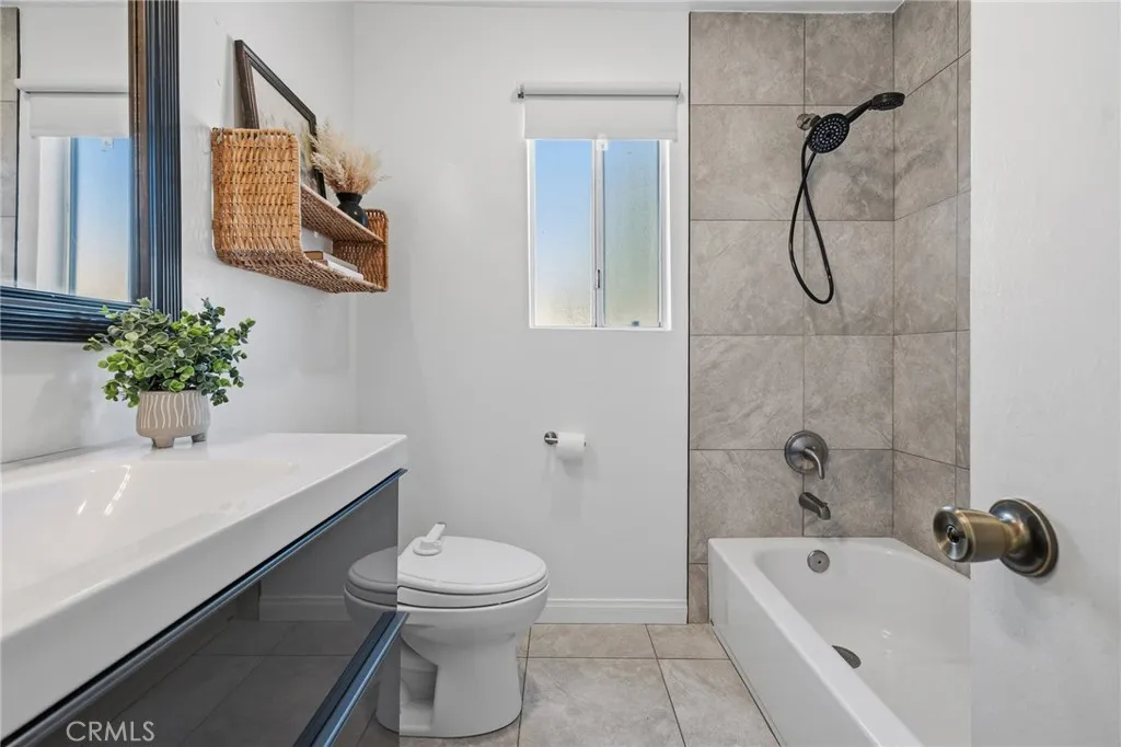 Additional image 75 of 13567 Valerio Street Unit F, Van Nuys, CA 91405