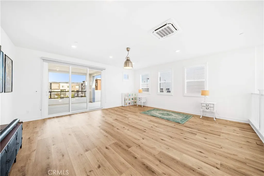 Additional image 18 of 106 Culture, Irvine, CA 92618