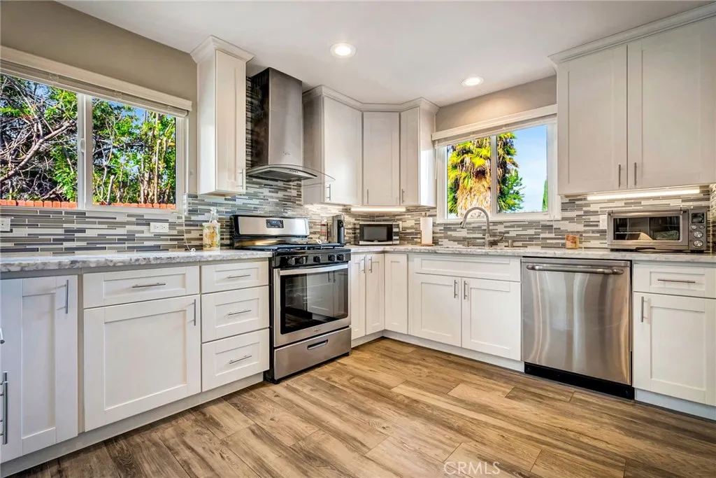 Additional image 62 of 17232 Elkwood St, Lake Balboa, CA 91406