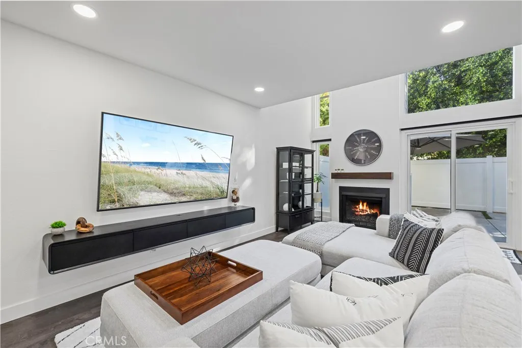 Additional image 4 of 10061 Melinda Way Unit 2, Northridge, CA 91325