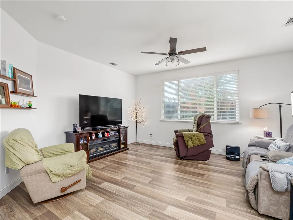 Additional image 58 of 425 Karen Ave, Kerman, CA 93630