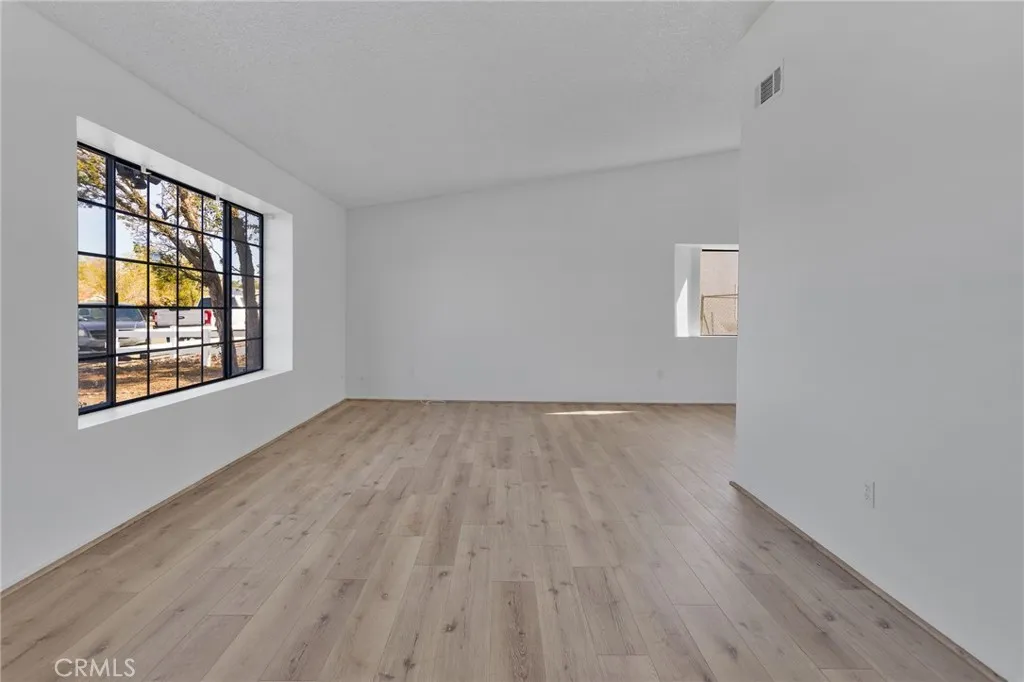 Additional image 6 of 18037 Mondamon Rd, Apple Valley, CA 92307