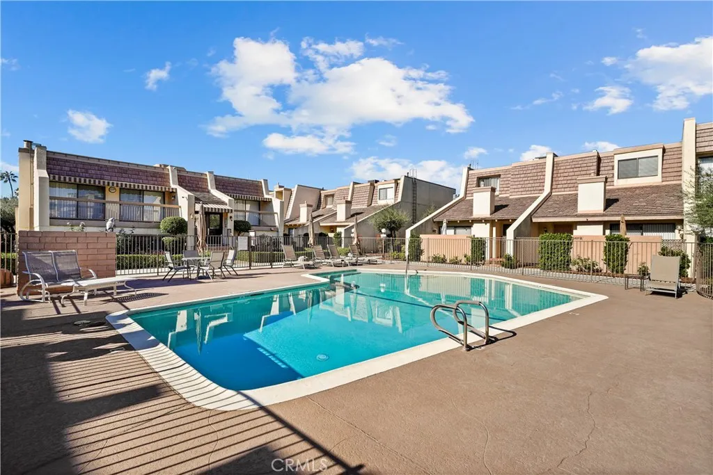 Additional image 55 of 18409 Collins Street Unit D, Tarzana, CA 91356