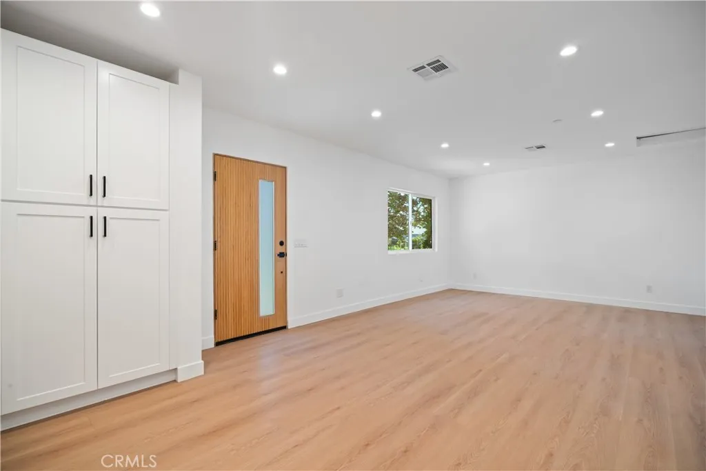 Additional image 18 of 6935 Jellico Avenue, Lake Balboa, CA 91406