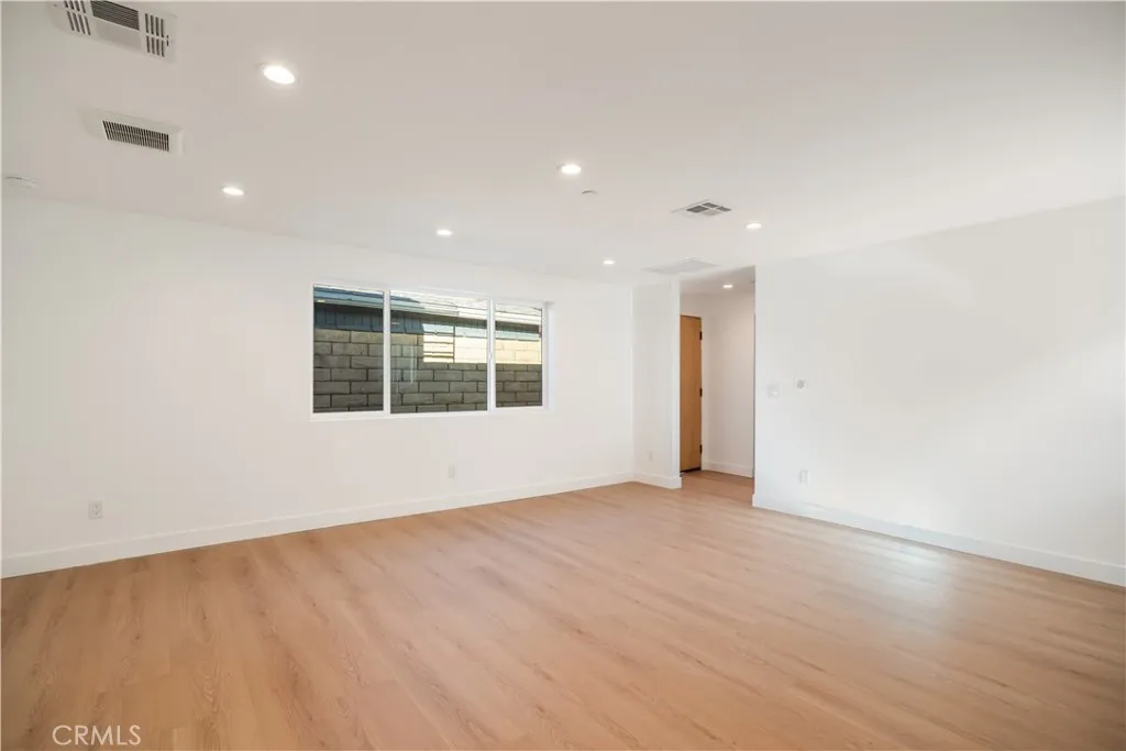 Additional image 119 of 6935 Jellico Avenue, Lake Balboa, CA 91406