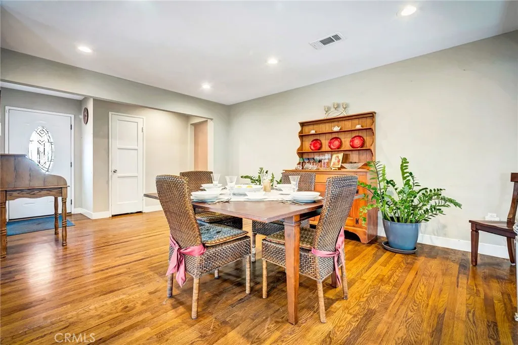 Additional image 59 of 17232 Elkwood St, Lake Balboa, CA 91406