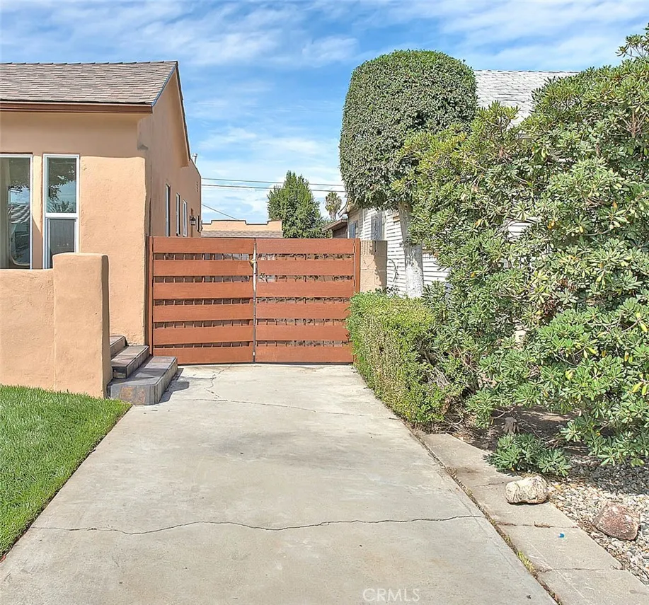 Additional image 85 of 547 W 106th St, Los Angeles, CA 90044