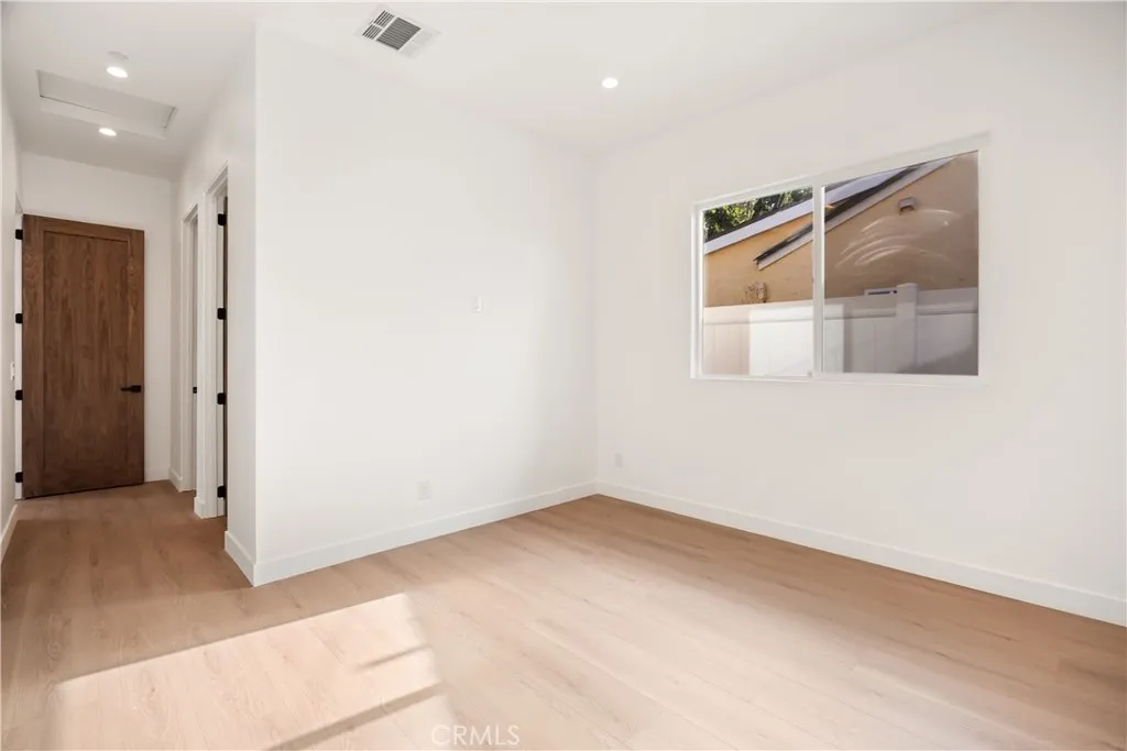 Additional image 66 of 6935 Jellico Avenue, Lake Balboa, CA 91406