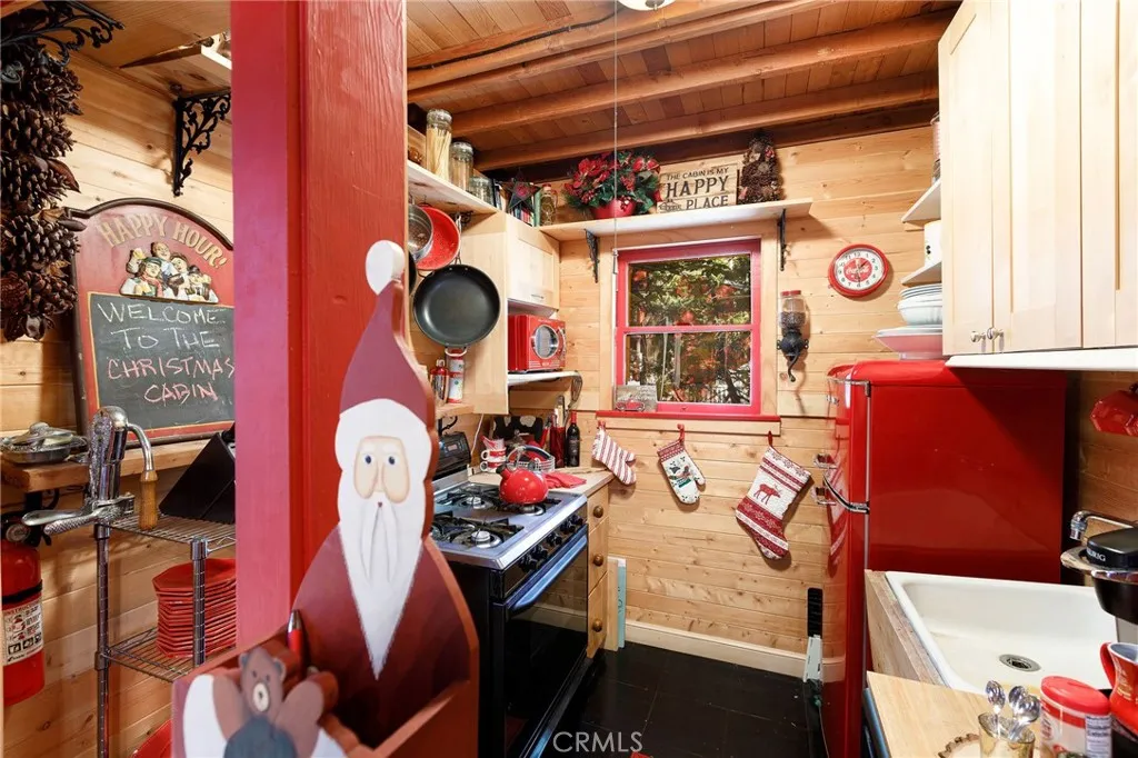 Additional image 15 of 529 West Victoria Court, Lake Arrowhead, CA 92352