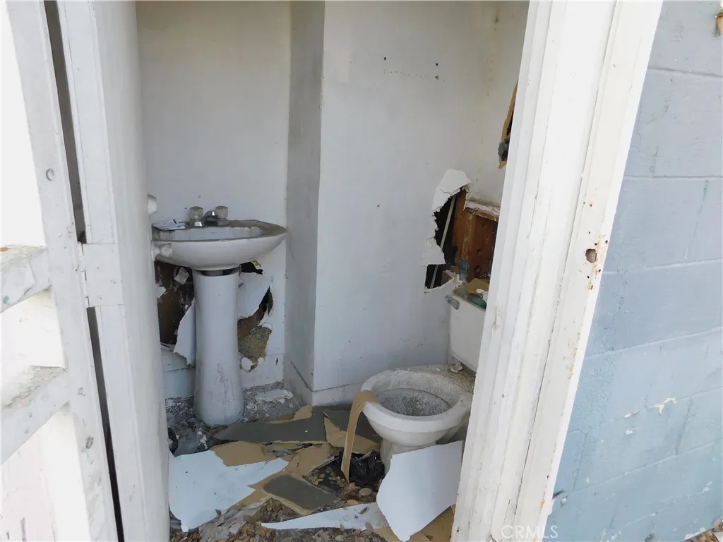 Additional image 16 of 1640 E 3rd Street, Highland, CA 92410