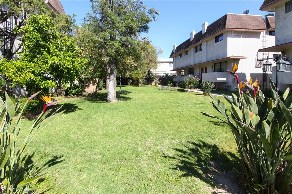 Additional image 18 of 18425 Saticoy Street Unit 4, Reseda, CA 91335