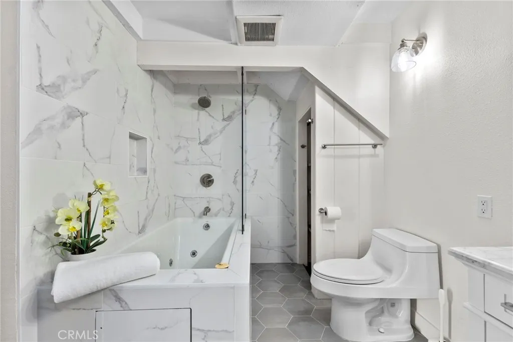 Additional image 28 of 941 W Hawthorn St Unit 9, San Diego, CA 92101