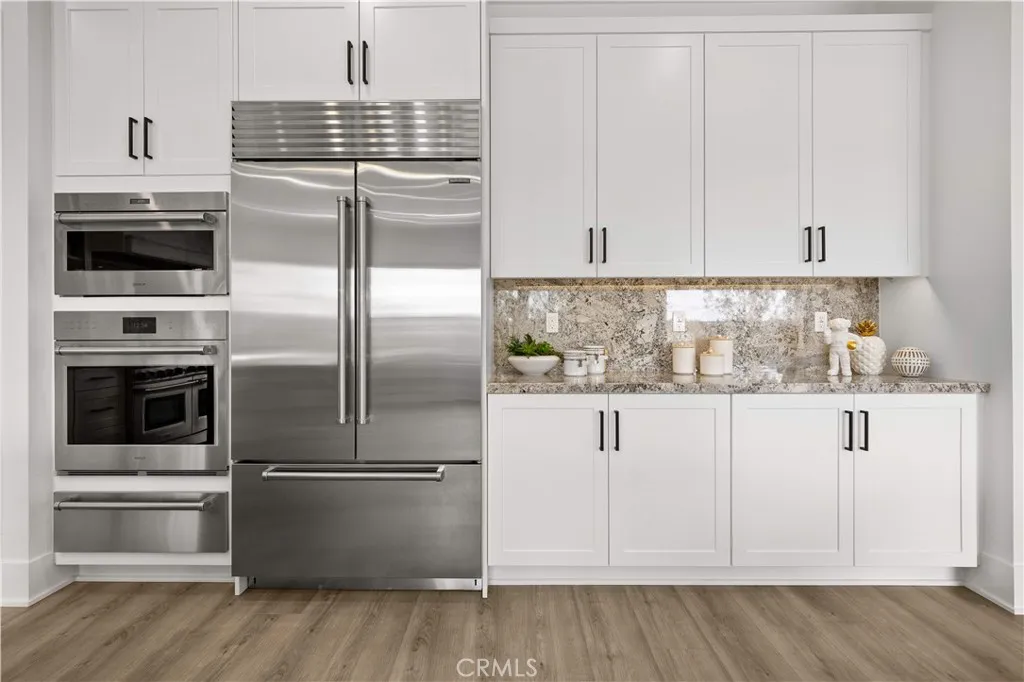 Additional image 45 of 59 Longchamp, Irvine, CA 92602