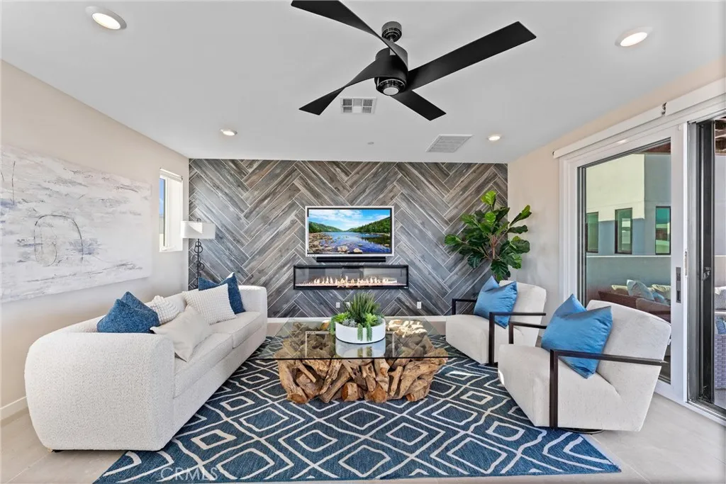 Additional image 4 of 419 Transport, Tustin, CA 92782