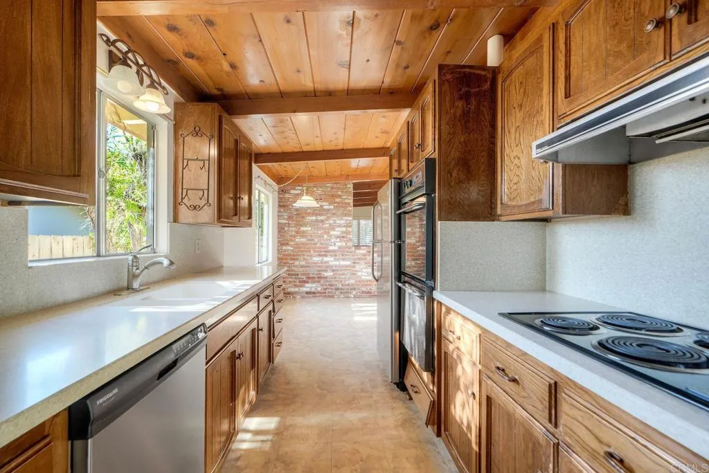 Additional image 15 of 2035 Basswood Avenue, Carlsbad, CA 92008