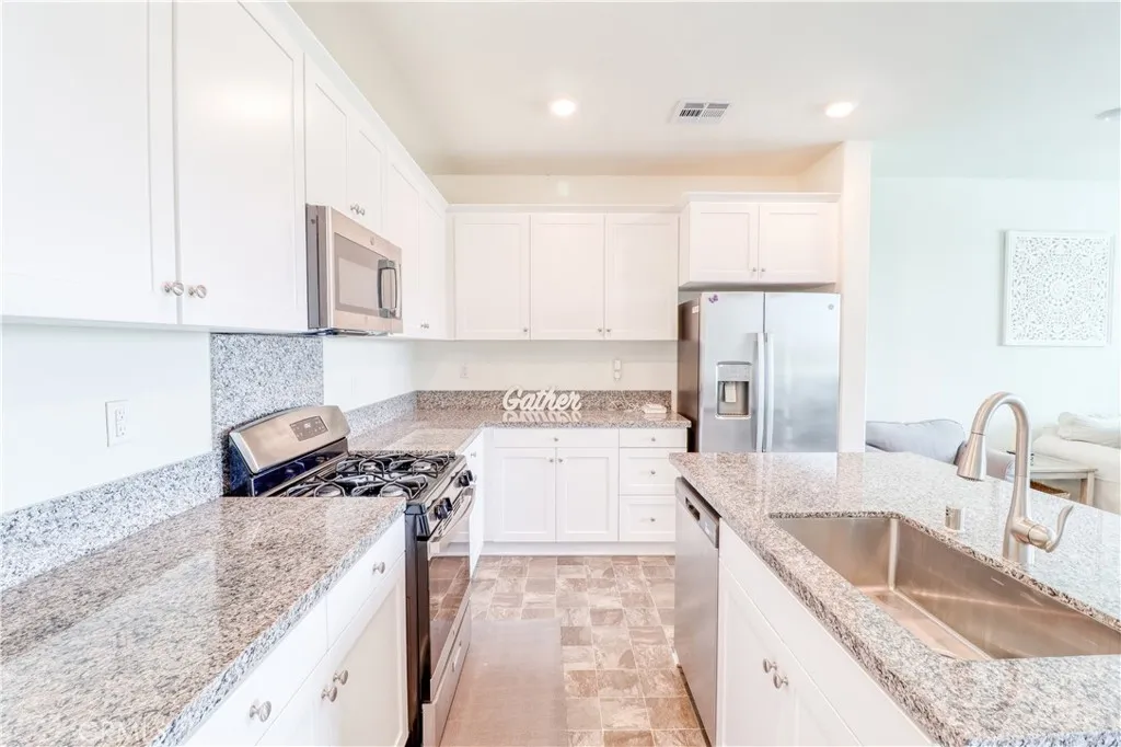 Additional image 16 of 16540 Wyndham Lane Unit 10, Fontana, CA 92336