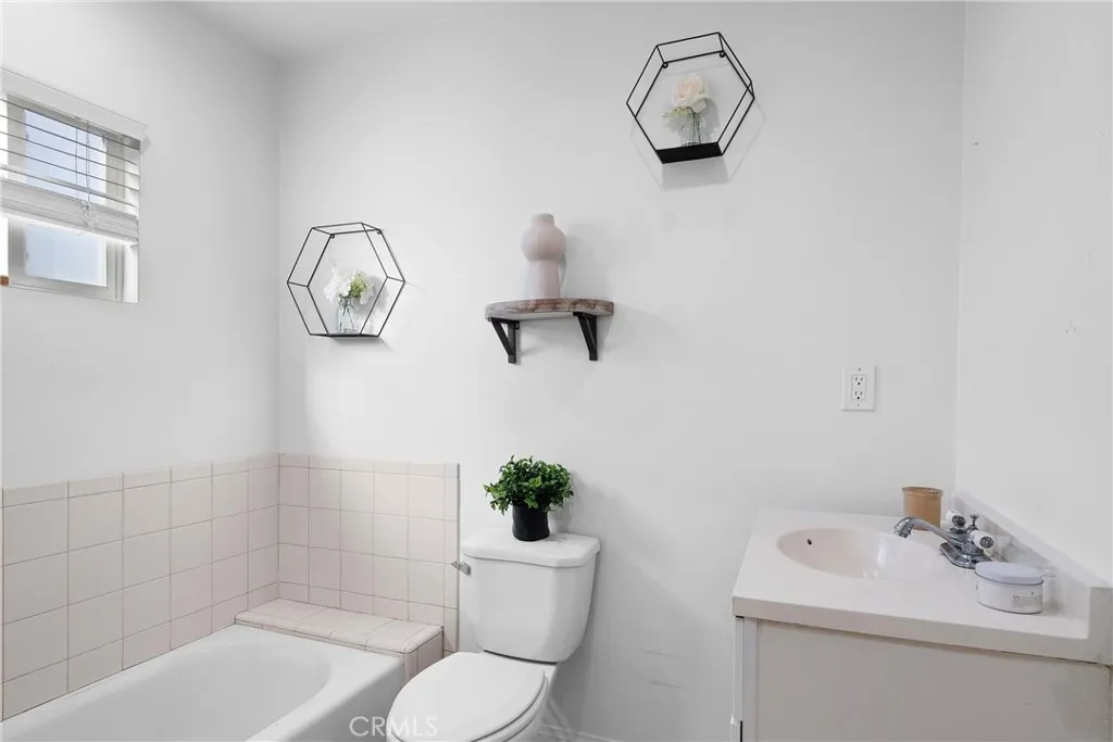 Additional image 14 of 16154 Gilmore, Van Nuys, CA 91406