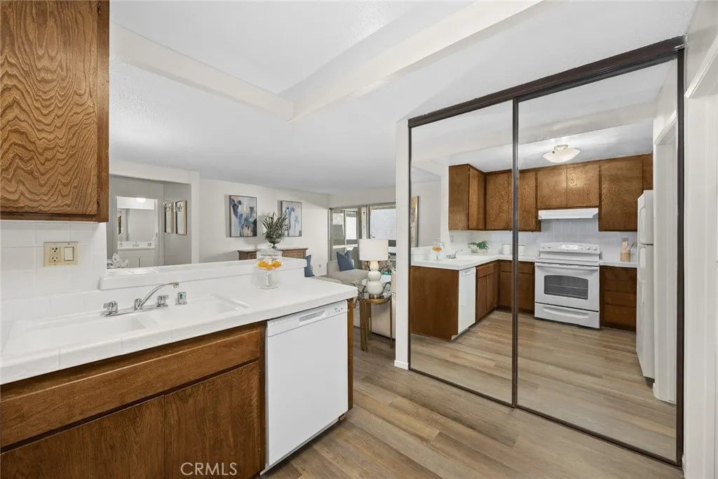 Additional image 10 of 360 S Euclid Avenue S Unit 219, Pasadena, CA 91101