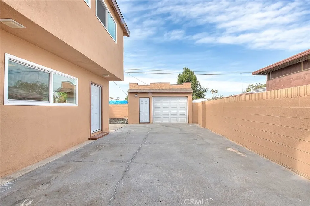 Additional image 59 of 547 W 106th St, Los Angeles, CA 90044