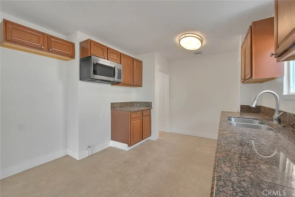 Additional image 47 of 547 W 106th St, Los Angeles, CA 90044