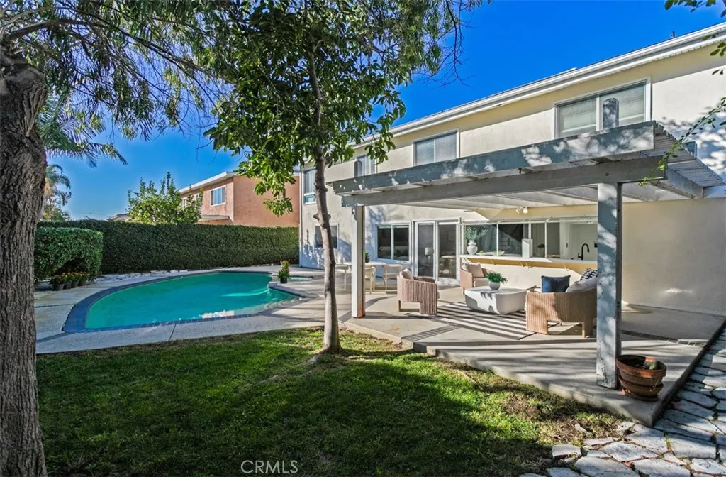 9882 Kings Canyon Dr, Huntington Beach, CA 92646