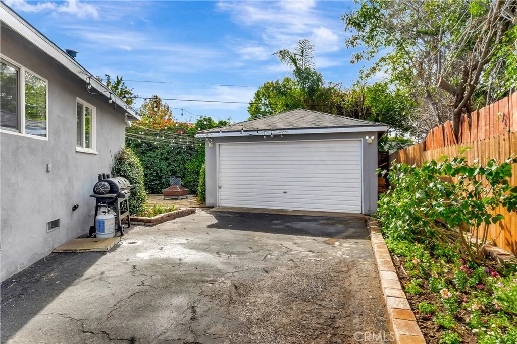 Additional image 52 of 17232 Elkwood St, Lake Balboa, CA 91406