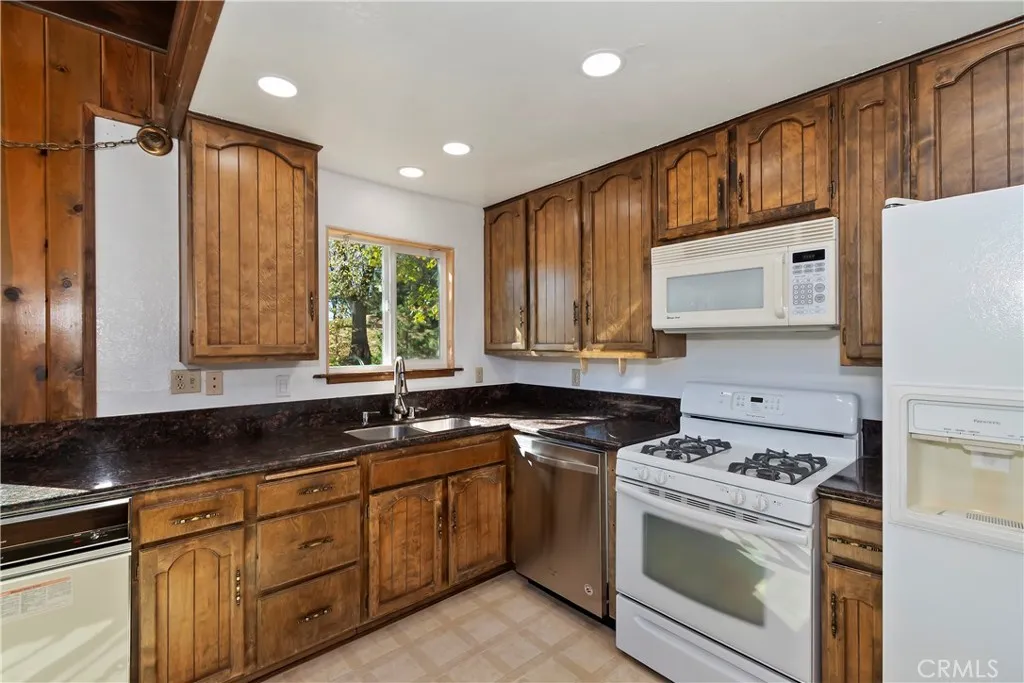 Additional image 16 of 27721 St Bernard Lane, Lake Arrowhead, CA 92352