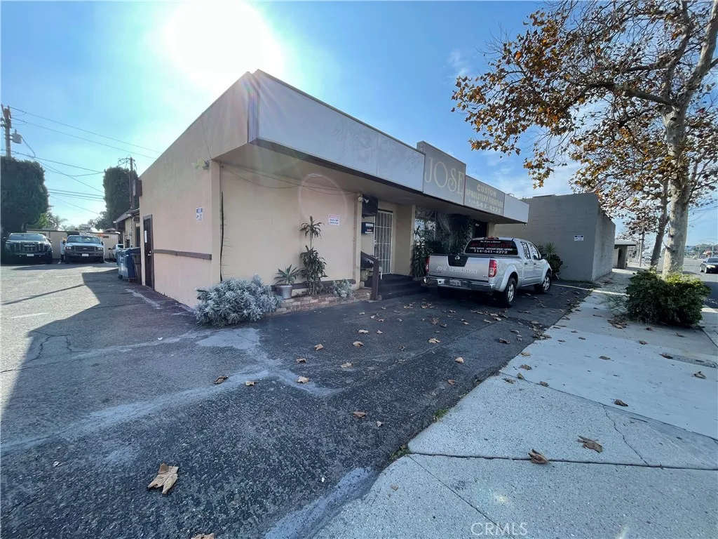 Additional image 7 of 1852 W 17th St, Santa Ana, CA 92706