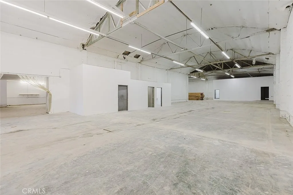 Additional image 30 of 965 E 31st Street, Los Angeles, CA 90011