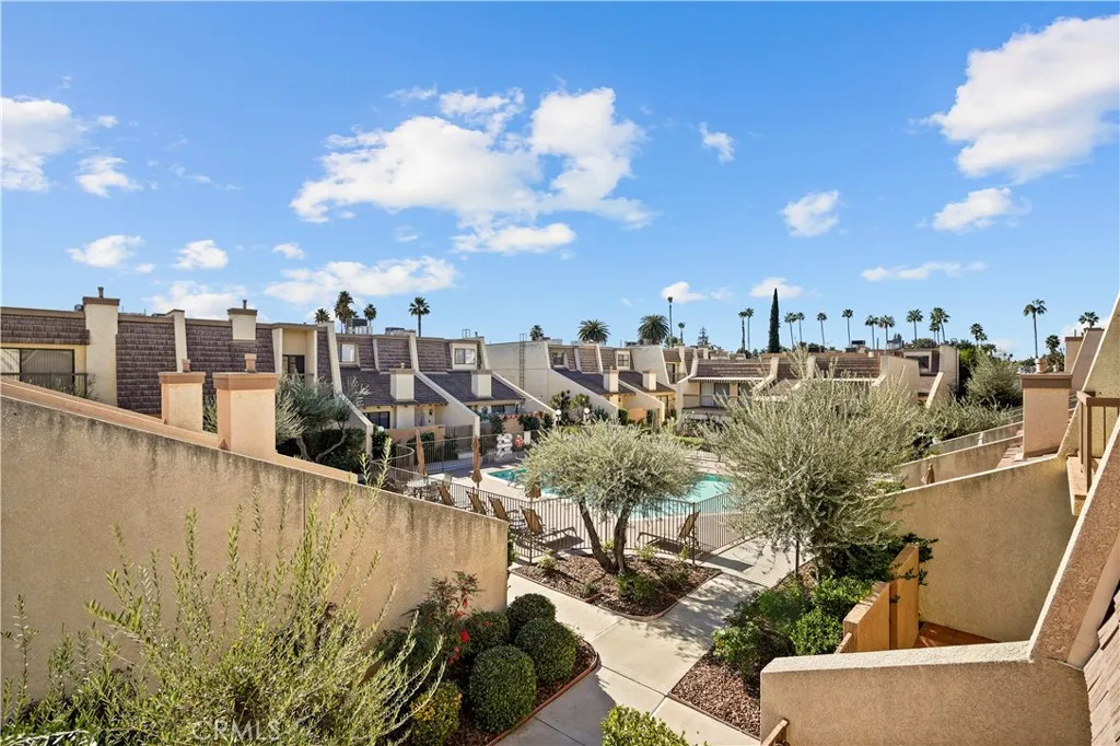 Additional image 43 of 18409 Collins Street Unit D, Tarzana, CA 91356