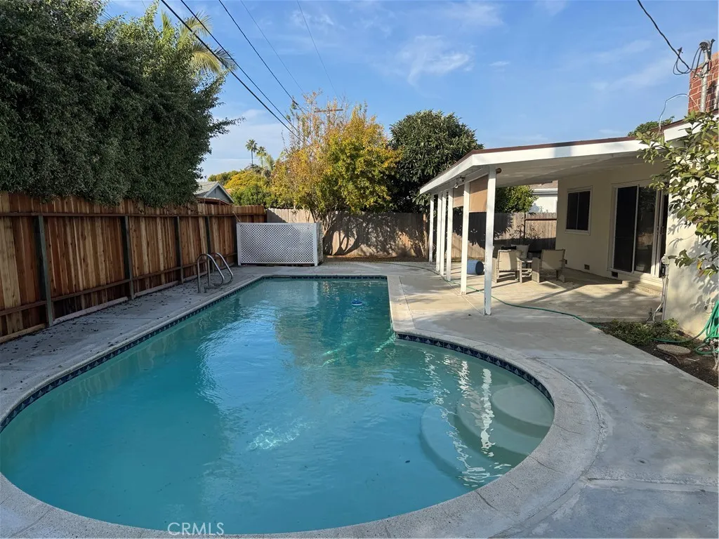 2437 Fordham Dr, Costa Mesa, CA 92626
