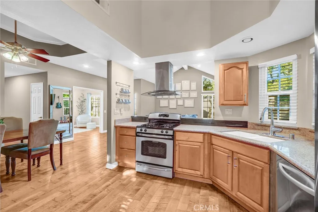 Additional image 9 of 862 S Sapphire Ln, Anaheim, CA 92807